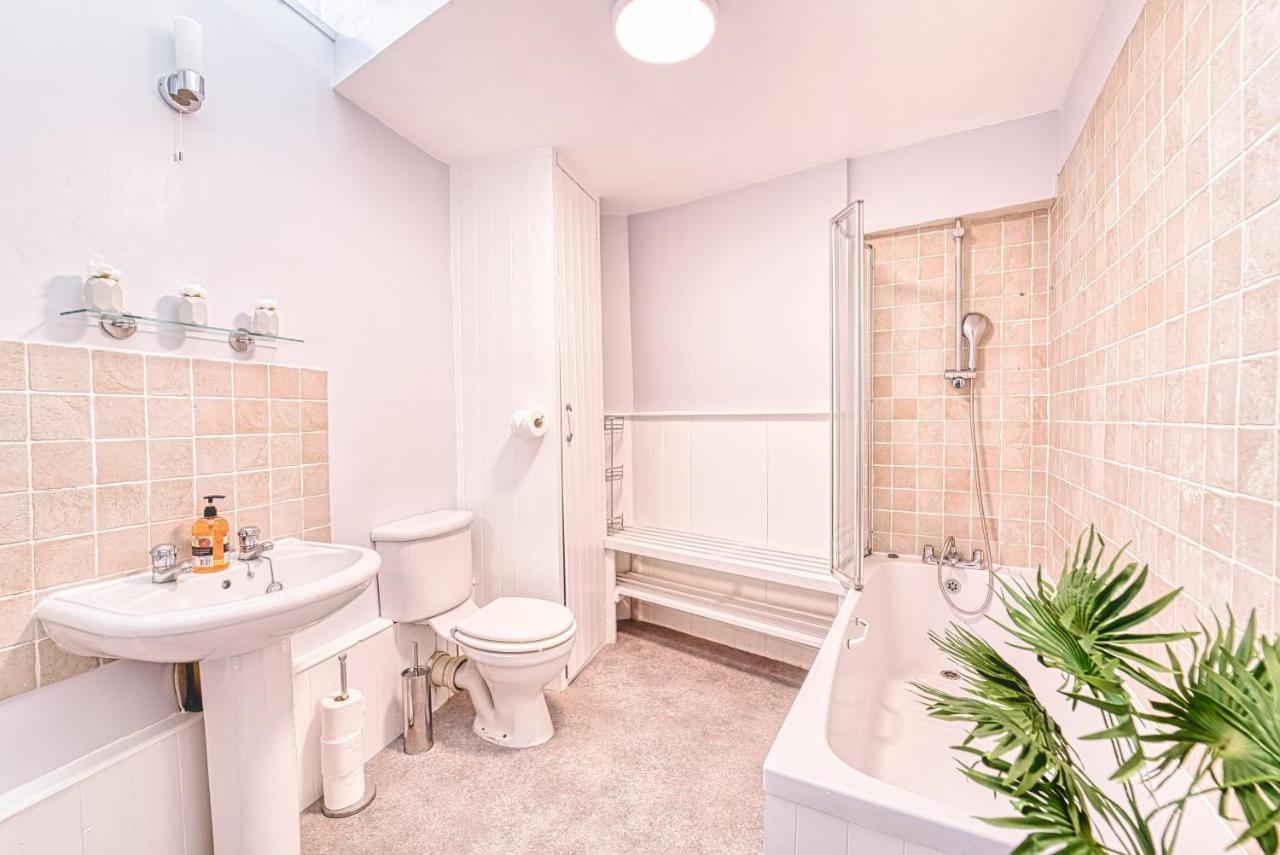 The Stylish Gem Of Bath - Football Table - Sleeps 10 Екстер'єр фото